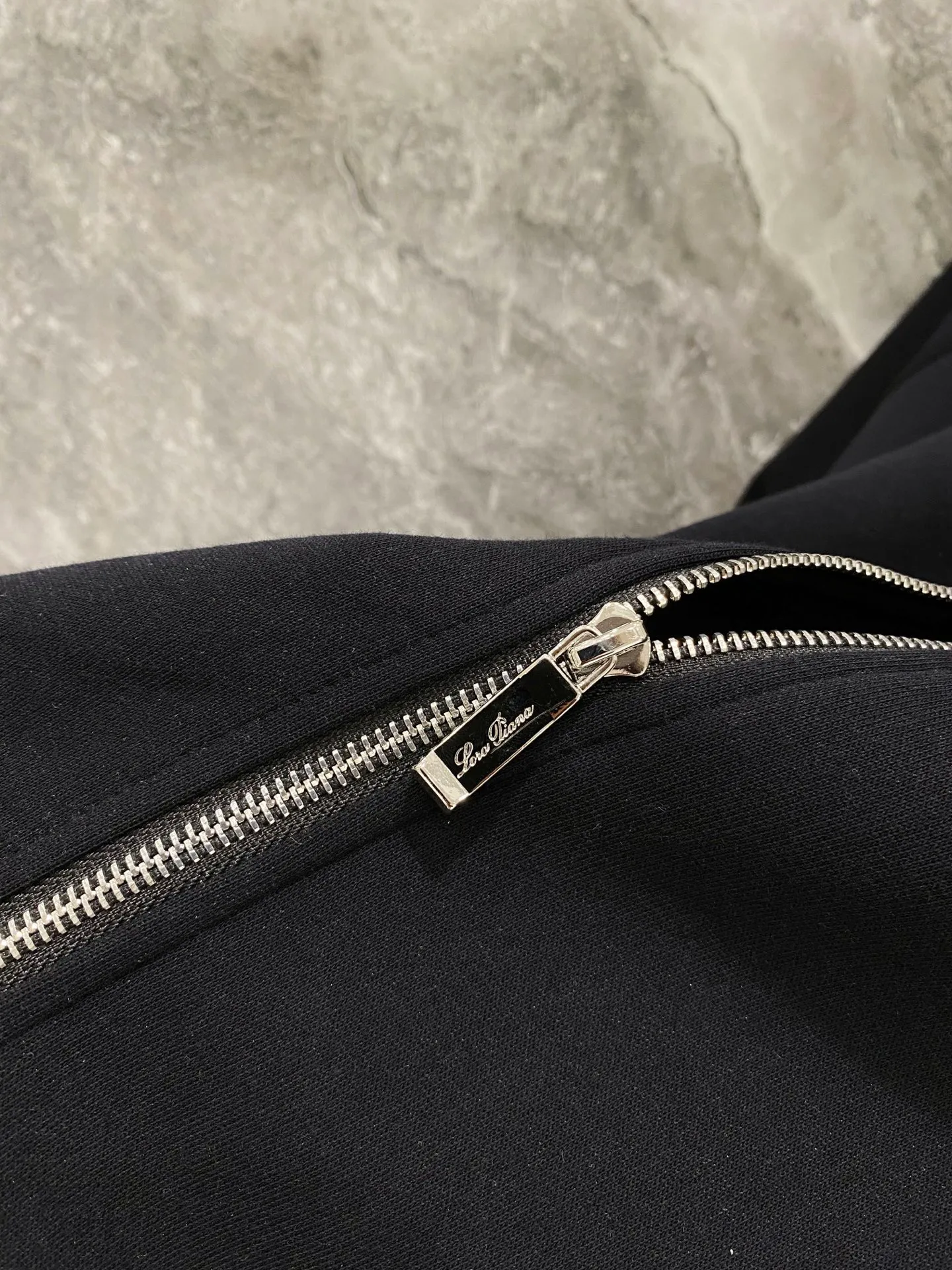 Loro Piana suit 26ss customized top-quality fabric new jacket casual pants, webbing letter embroidery stitching new show products‼ The product is in perfect condition, comfortable and warm, complete with three labels, full and attractive color, very outstanding design, customized hardware accessories can easily enhance the fashion sense, the workmanship is extremely elegant and rigorous, and the wiring is neat and meticulous! A masterpiece from a famous designer! The upper body does not look bloated and is super handsome! Sizes：M～XXXL